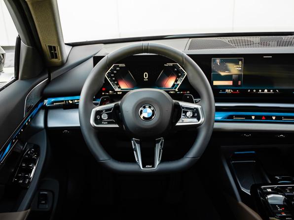 BMW 5 серии VIII (G60/G61/G68) с пробегом 2025 года, цена 8 690 000 рублей, 16 км, седан, Автокод Объявления