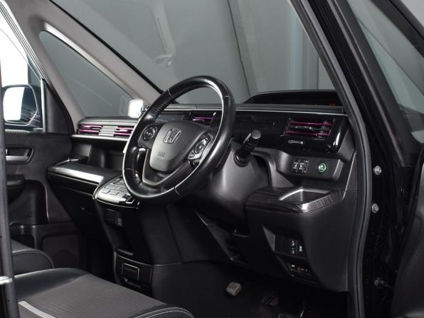 Honda Stepwgn V с пробегом 2016 года, цена 1 964 995 рублей, 81139 км, минивэн, Автокод Объявления