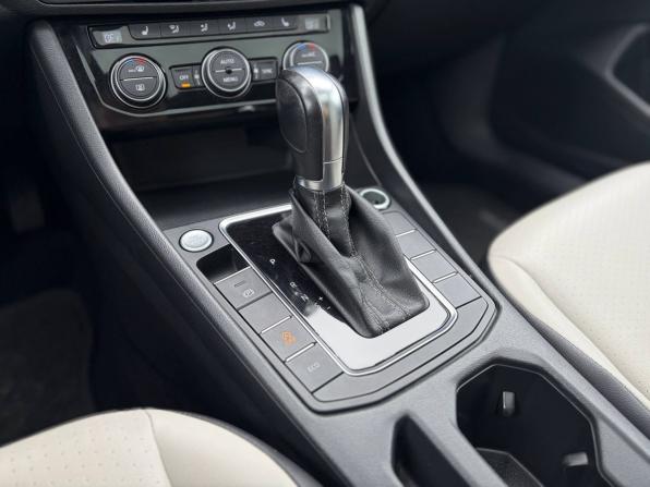 Volkswagen Jetta VII с пробегом 2018 года, цена 1 285 000 рублей, 128000 км, седан, Автокод Объявления