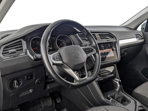 Volkswagen Tiguan II Рестайлинг с пробегом 2021 года, цена 2 800 000 рублей, 49413 км, внедорожник, Автокод Объявления