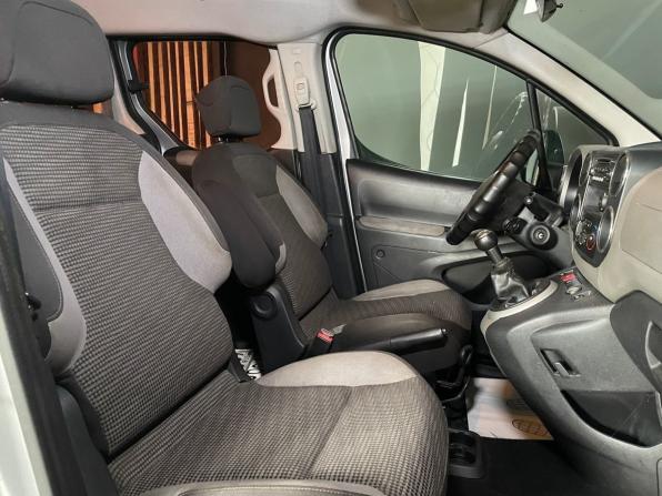 Peugeot Partner II с пробегом 2011 года, цена 550 000 рублей, 320001 км, компактвэн, Автокод Объявления