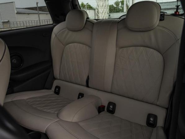 Mini Hatch III (F55/F56) Рестайлинг с пробегом 2020 года, цена 2 770 000 рублей, 42379 км, хэтчбек, Автокод Объявления