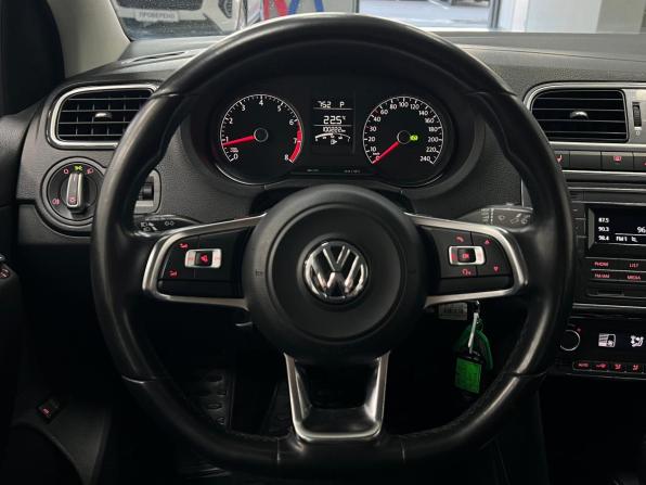 Volkswagen Polo V Рестайлинг с пробегом 2020 года, цена 1 450 000 рублей, 100220 км, седан, Автокод Объявления
