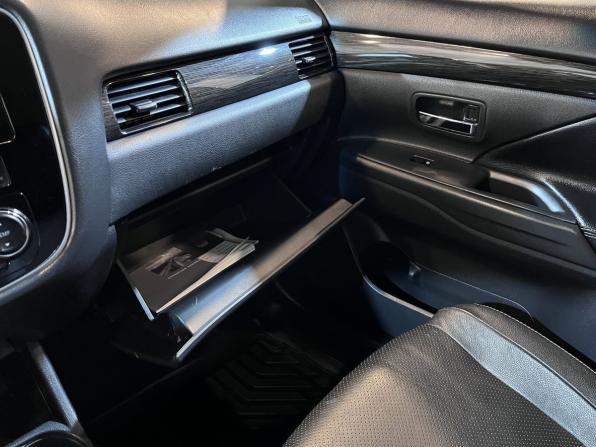 Mitsubishi Outlander III Рестайлинг 2 с пробегом 2016 года, цена 1 550 000 рублей, 261187 км, внедорожник, Автокод Объявления