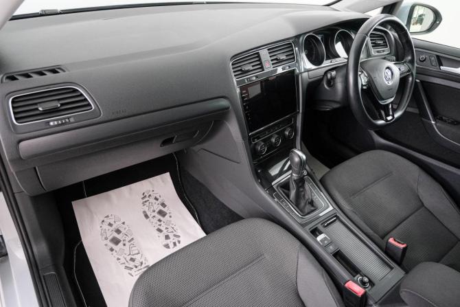 Volkswagen Golf VII Рестайлинг с пробегом 2018 года, цена 1 499 000 рублей, 40200 км, универсал, Автокод Объявления
