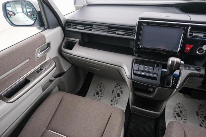 Honda Stepwgn V с пробегом 2015 года, цена 1 749 000 рублей, 123000 км, минивэн, Автокод Объявления