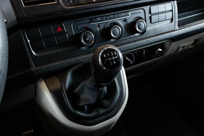 Volkswagen Transporter T6 с пробегом 2018 года, цена 2 499 000 рублей, 247300 км, минивэн, Автокод Объявления