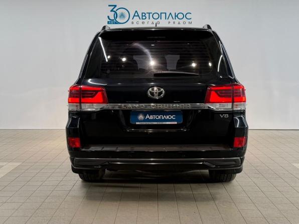 Toyota Land Cruiser 200 Series Рестайлинг 2 с пробегом 2017 года, цена 6 900 000 рублей, 137000 км, внедорожник, Автокод Объявления