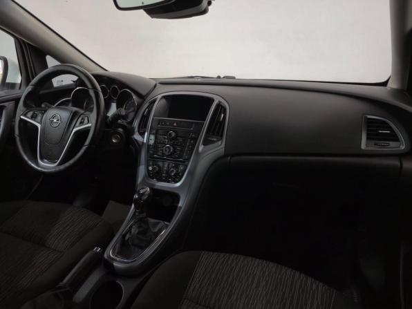 Opel Astra J Рестайлинг с пробегом 2013 года, цена 690 000 рублей, 191865 км, хэтчбек, Автокод Объявления