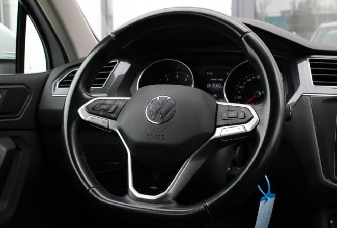 Volkswagen Tiguan II Рестайлинг с пробегом 2021 года, цена 2 795 000 рублей, 107388 км, внедорожник, Автокод Объявления