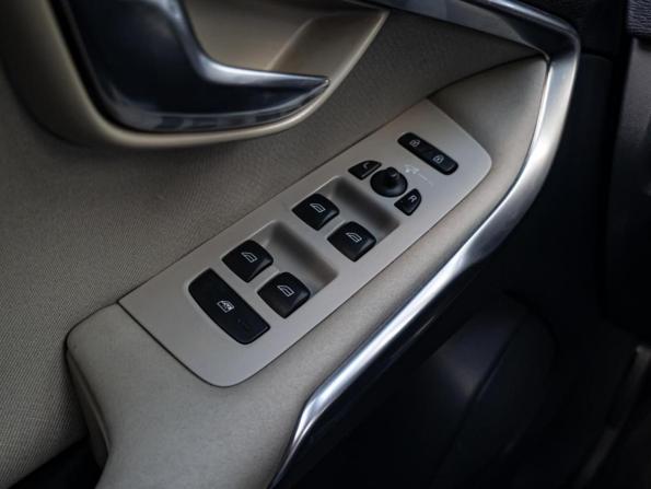 Volvo V40 II с пробегом 2015 года, цена 1 550 000 рублей, 168620 км, хэтчбек, Автокод Объявления