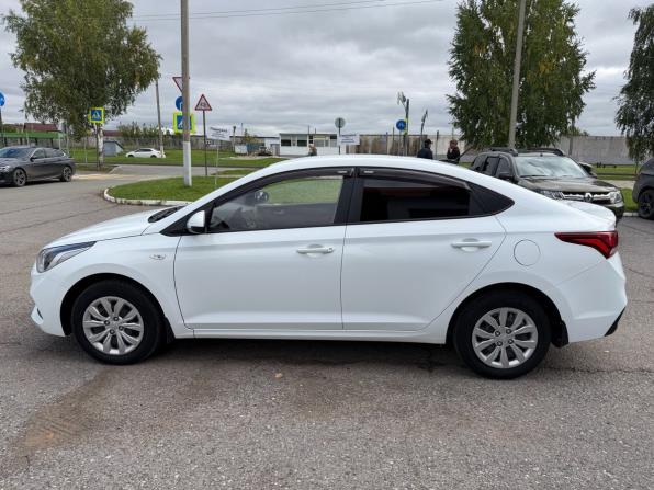 Hyundai Solaris II с пробегом 2017 года, цена 1 379 999 рублей, 48000 км, седан, Автокод Объявления