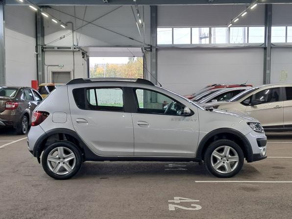 Renault Sandero II с пробегом 2015 года, цена 950 000 рублей, 106724 км, хэтчбек, Автокод Объявления