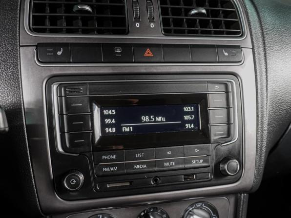 Volkswagen Polo V Рестайлинг с пробегом 2018 года, цена 1 299 000 рублей, 132982 км, седан, Автокод Объявления
