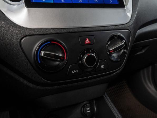 Hyundai Solaris II с пробегом 2017 года, цена 699 000 рублей, 202000 км, седан, Автокод Объявления