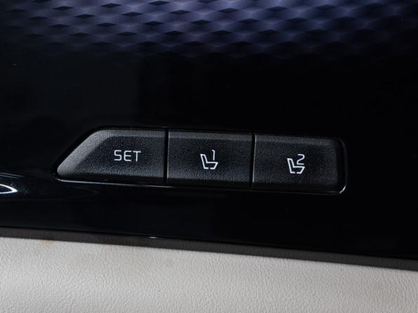 Kia Carnival IV с пробегом 2022 года, цена 4 899 000 рублей, 77169 км, минивэн, Автокод Объявления