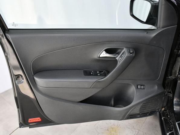 Volkswagen Polo V с пробегом 2011 года, цена 695 000 рублей, 274843 км, седан, Автокод Объявления