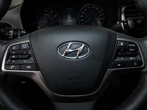 Hyundai Solaris II Рестайлинг с пробегом 2021 года, цена 1 599 000 рублей, 90000 км, седан, Автокод Объявления