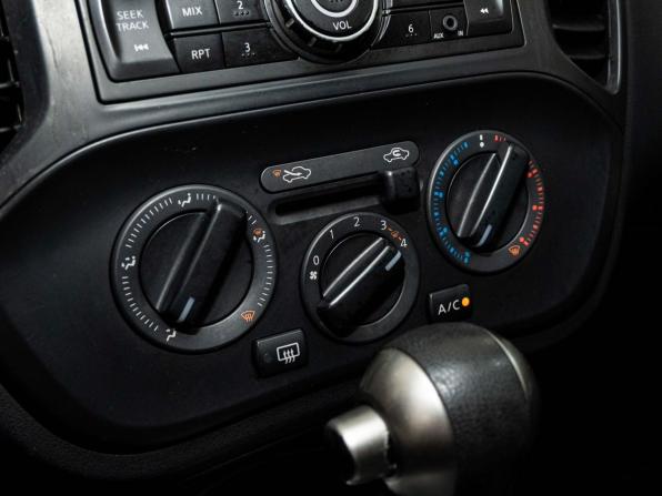 Nissan Juke I с пробегом 2014 года, цена 898 000 рублей, 195123 км, внедорожник, Автокод Объявления