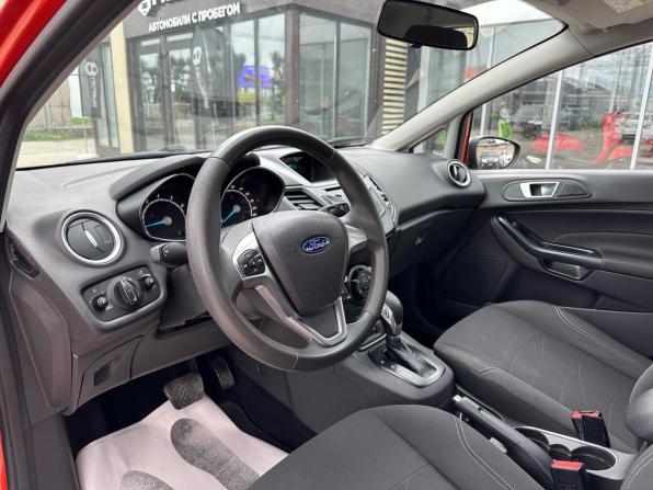 Ford Fiesta Mk6 Рестайлинг с пробегом 2015 года, цена 828 000 рублей, 136100 км, хэтчбек, Автокод Объявления