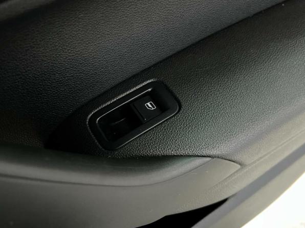 Volkswagen Polo V Рестайлинг с пробегом 2018 года, цена 1 090 000 рублей, 156136 км, седан, Автокод Объявления