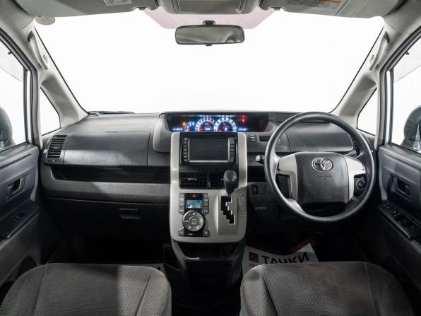 Toyota Voxy II (R70) с пробегом 2008 года, цена 1 275 000 рублей, 187315 км, минивэн, Автокод Объявления