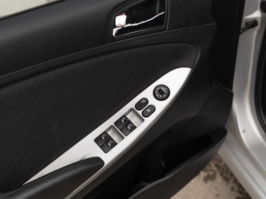 Hyundai Solaris I Новосибирск  - изображение 16