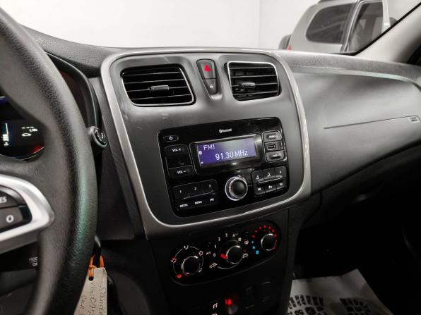 Renault Sandero II Рестайлинг с пробегом 2019 года, цена 895 100 рублей, 55146 км, хэтчбек, Автокод Объявления