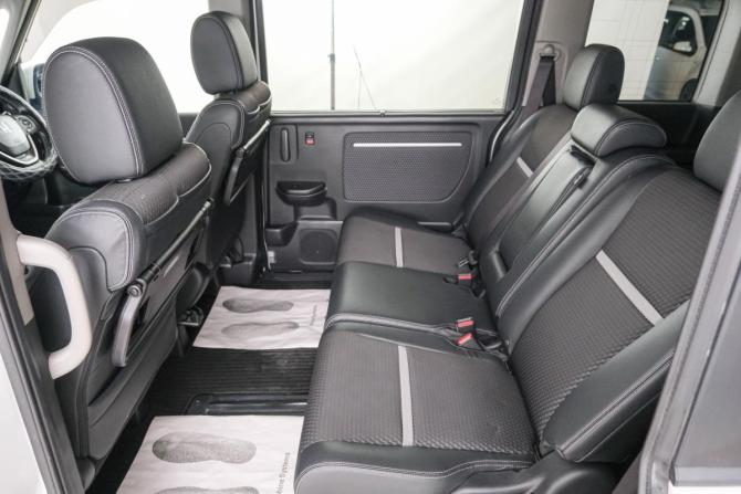 Honda Stepwgn V с пробегом 2015 года, цена 1 729 000 рублей, 198000 км, минивэн, Автокод Объявления