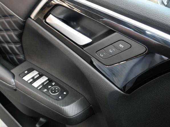 Mitsubishi Outlander IV с пробегом 2022 года, цена 4 249 900 рублей, 45125 км, внедорожник, Автокод Объявления