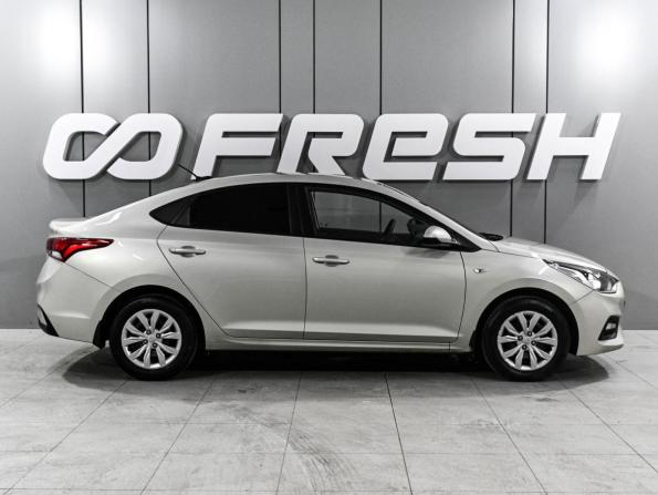 Hyundai Solaris II с пробегом 2018 года, цена 1 399 000 рублей, 136872 км, седан, Автокод Объявления