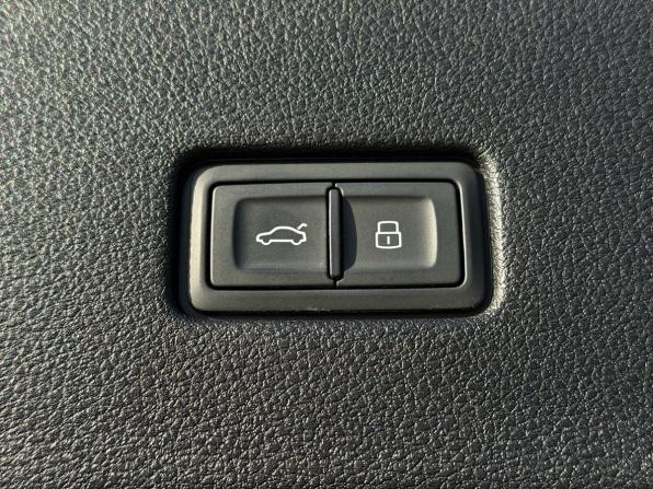 Audi Q8 I (4M) с пробегом 2018 года, цена 5 950 000 рублей, 44777 км, внедорожник, Автокод Объявления