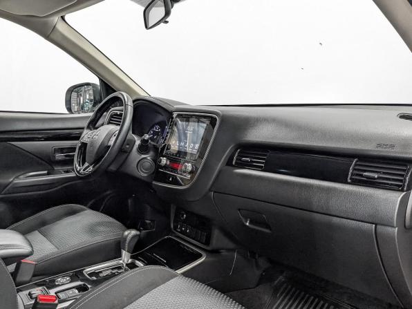 Mitsubishi Outlander III Рестайлинг 3 с пробегом 2021 года, цена 2 650 000 рублей, 76045 км, внедорожник, Автокод Объявления