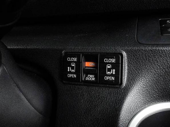 Toyota Sienta II Рестайлинг с пробегом 2021 года, цена 1 605 000 рублей, 67369 км, компактвэн, Автокод Объявления