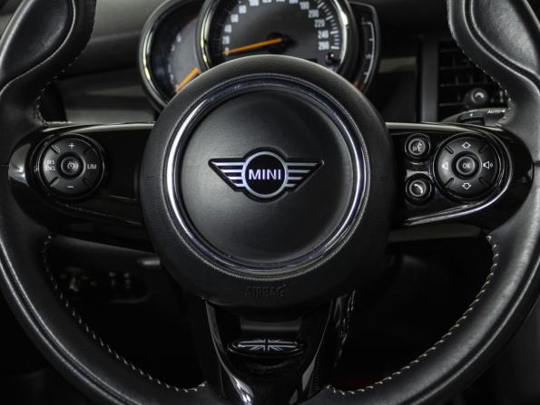 Mini Hatch III (F55/F56) Рестайлинг с пробегом 2020 года, цена 3 185 325 рублей, 42379 км, хэтчбек, Автокод Объявления