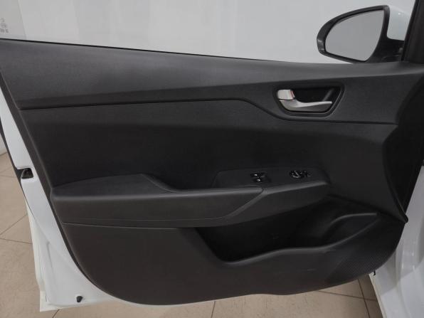 Hyundai Solaris II с пробегом 2017 года, цена 1 080 000 рублей, 160142 км, седан, Автокод Объявления