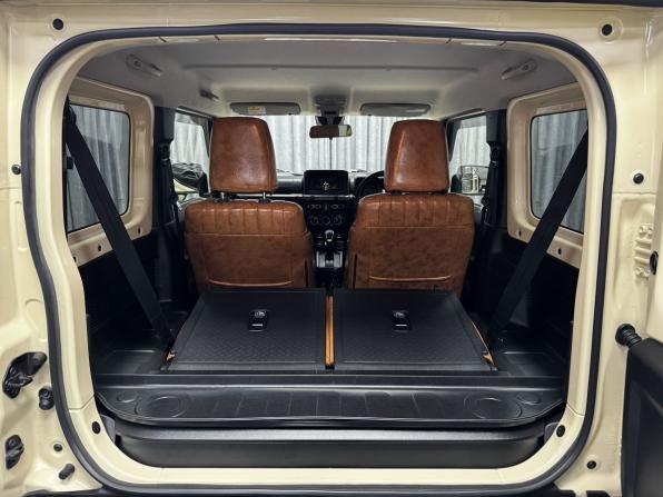 Suzuki Jimny IV с пробегом 2022 года, цена 2 550 000 рублей, 28878 км, внедорожник, Автокод Объявления