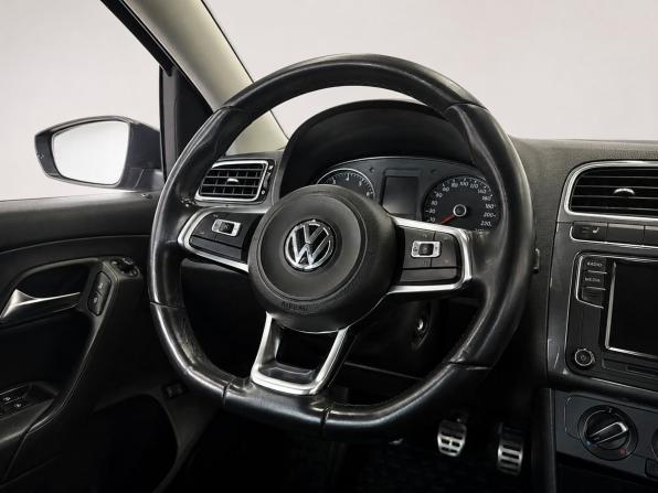 Volkswagen Polo V Рестайлинг с пробегом 2018 года, цена 1 329 000 рублей, 112000 км, седан, Автокод Объявления
