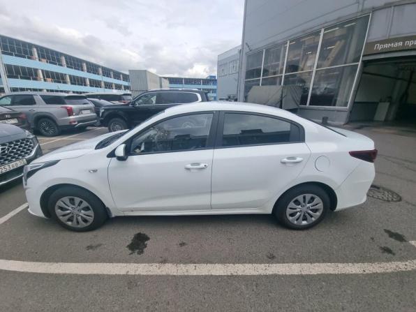 Kia Rio IV Рестайлинг с пробегом 2020 года, цена 1 089 000 рублей, 300100 км, седан, Автокод Объявления