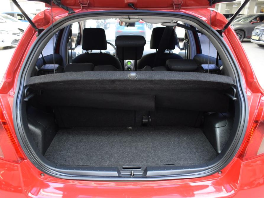 Toyota Yaris II Челябинск  - изображение 19