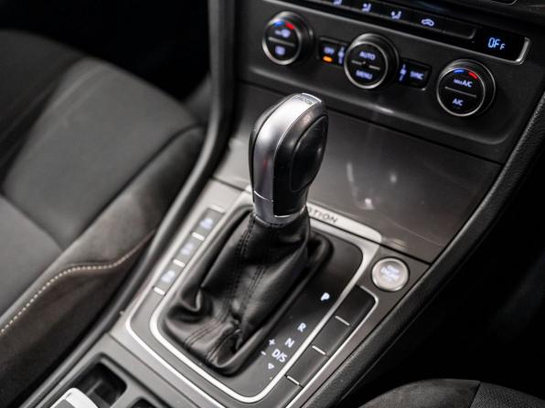 Volkswagen Golf VII с пробегом 2015 года, цена 1 695 000 рублей, 165940 км, универсал, Автокод Объявления