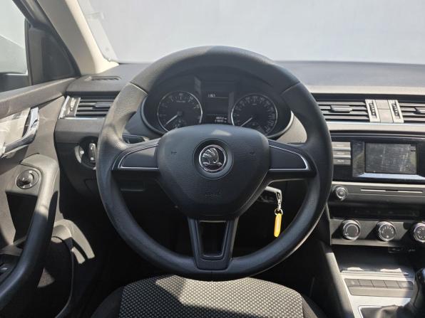 Skoda Octavia III (A7) с пробегом 2015 года, цена 940 000 рублей, 318690 км, лифтбек, Автокод Объявления