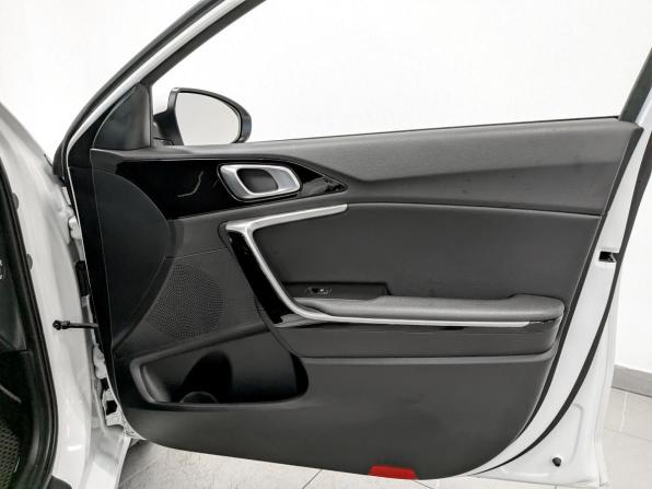 Kia Ceed III с пробегом 2021 года, цена 2 220 000 рублей, 63406 км, универсал, Автокод Объявления