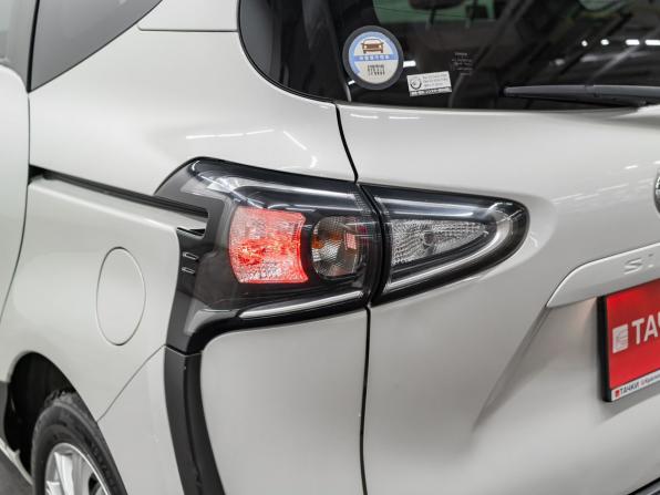 Toyota Sienta II Рестайлинг с пробегом 2021 года, цена 1 640 000 рублей, 85833 км, компактвэн, Автокод Объявления