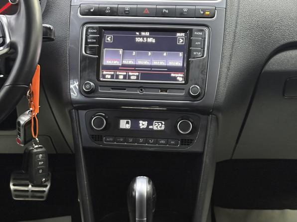 Volkswagen Polo V Рестайлинг с пробегом 2018 года, цена 1 195 000 рублей, 112888 км, седан, Автокод Объявления