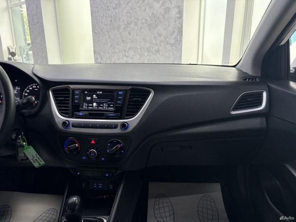 Hyundai Solaris II с пробегом 2017 года, цена 1 195 000 рублей, 108048 км, седан, Автокод Объявления