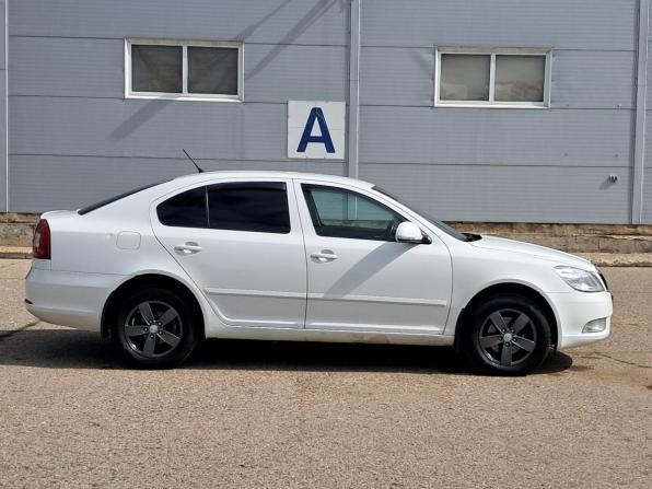 Skoda Octavia II (A5) Рестайлинг с пробегом 2013 года, цена 770 000 рублей, 259250 км, лифтбек, Автокод Объявления