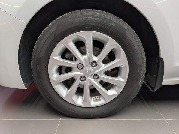 Hyundai Solaris II с пробегом 2017 года, цена 1 380 000 рублей, 76268 км, седан, Автокод Объявления