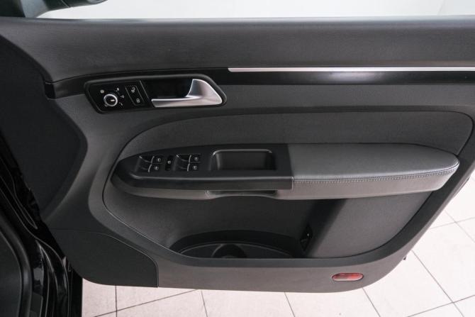 Volkswagen Touran I Рестайлинг 2 с пробегом 2012 года, цена 1 099 000 рублей, 67100 км, компактвэн, Автокод Объявления