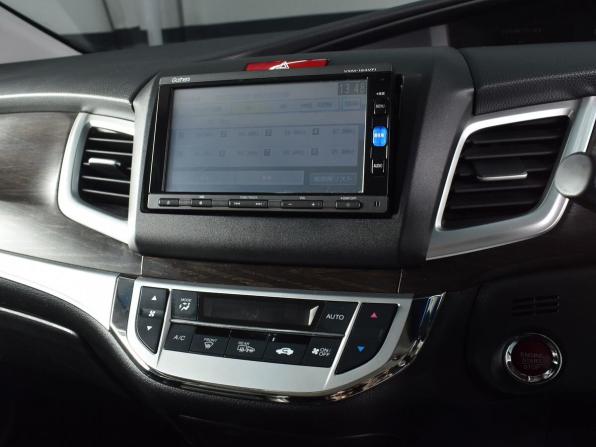Honda Jade I с пробегом 2015 года, цена 1 399 995 рублей, 177467 км, компактвэн, Автокод Объявления